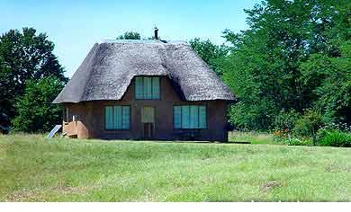 Apex Travel Club - ATC - EKUTHULENI GUEST HOUSE