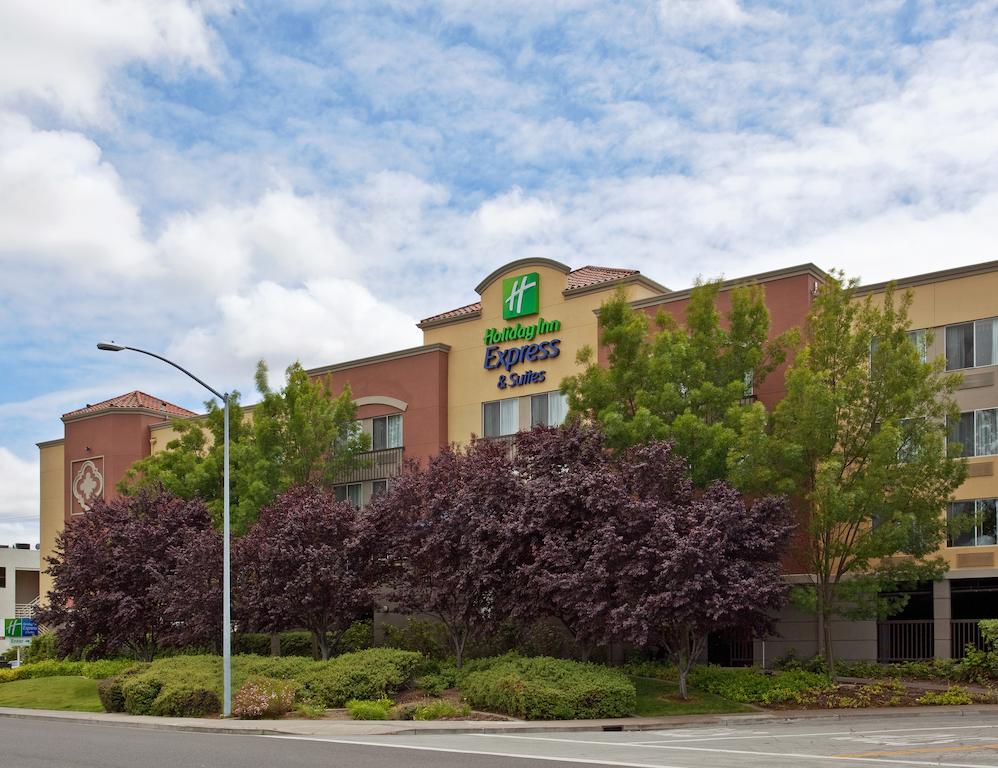 Apex Travel Club - ATC - Holiday Inn Express Hotel & Suites Belmont Hotel
