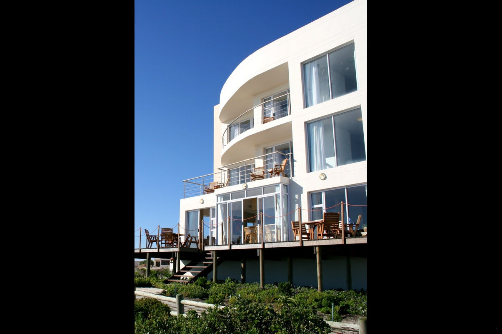 Apex Travel Club - ATC - West Coast Life Lodges - Calypso Art House