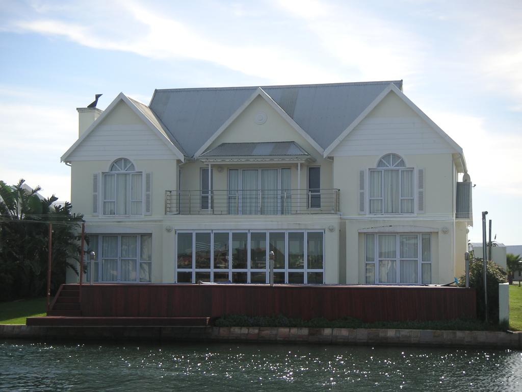 Apex Travel Club - ATC - Waterside Living Accommodation