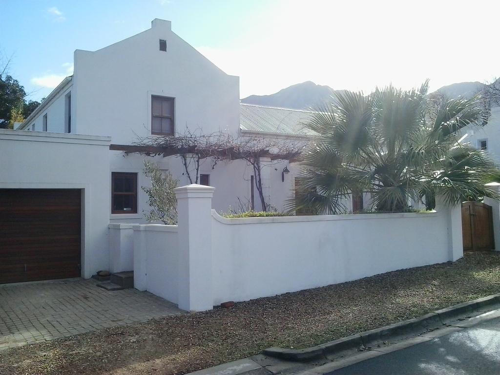 Apex Travel Club - ATC - Franschhoek Traveller's Lodge & Group Accommodation