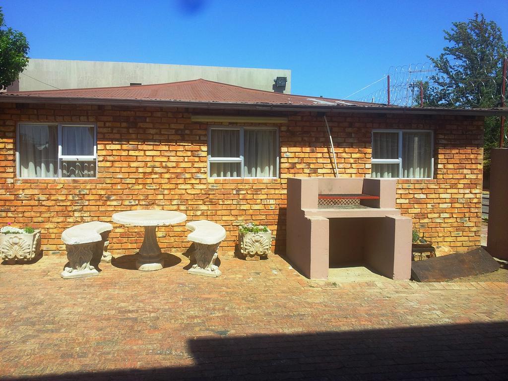 Apex Travel Club - ATC - In-Town Guest Lodge Parys