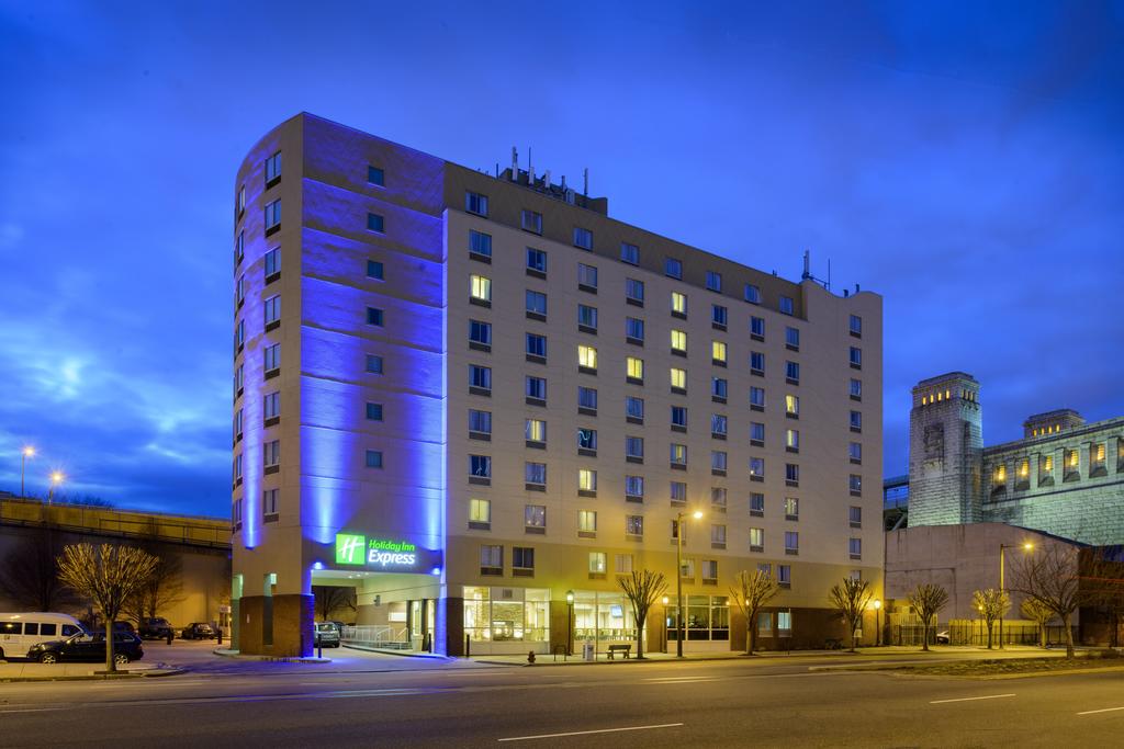 Apex Travel Club - ATC - Holiday Inn Express Philadelphia Penns Landing