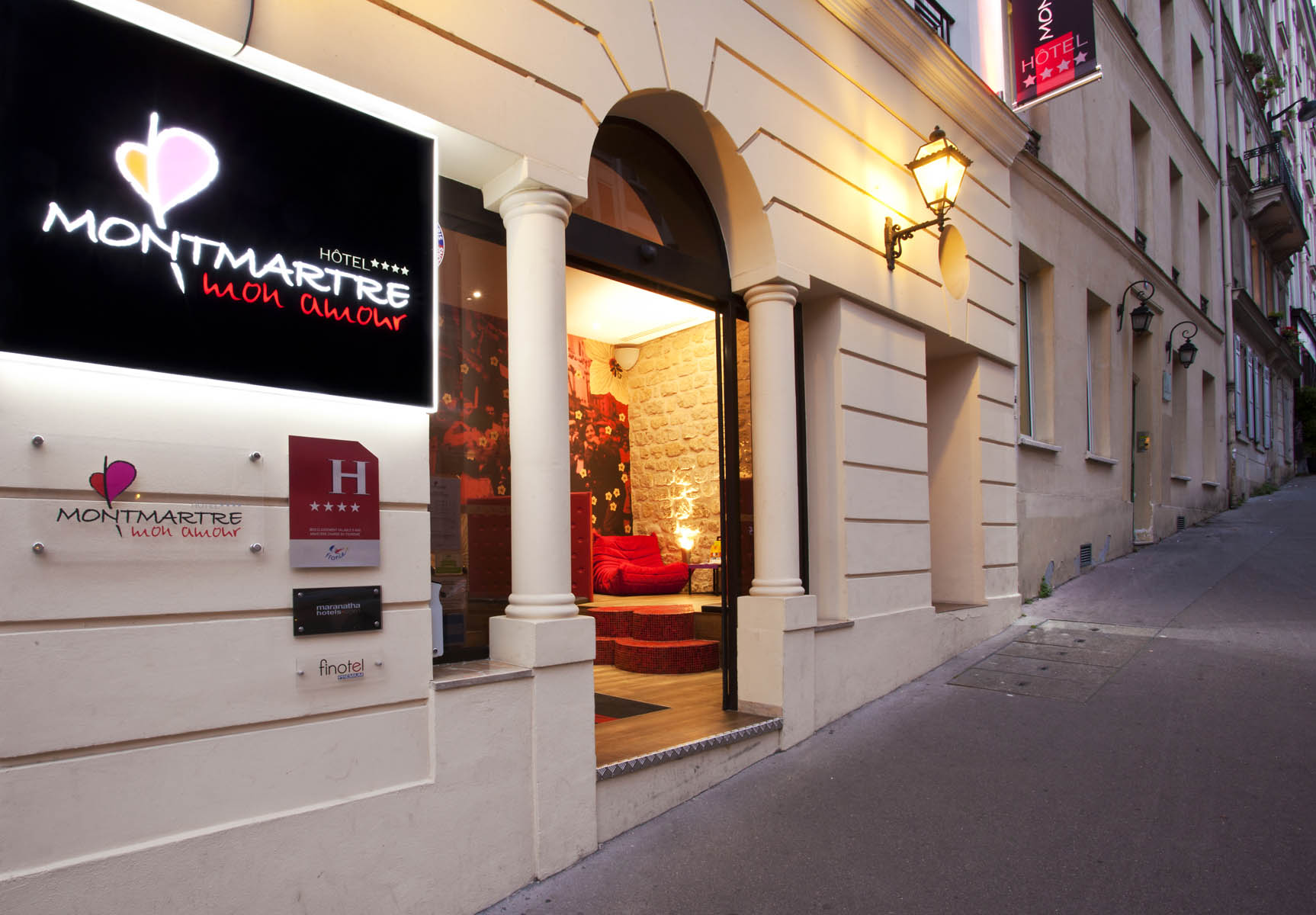 Apex Travel Club - ATC - Montmartre Mon Amour