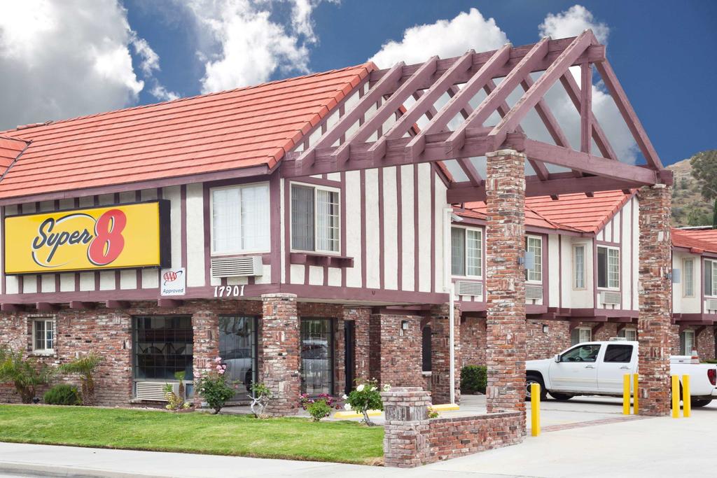 Apex Travel Club - ATC - Super 8 by Wyndham Santa Clarita/Valencia