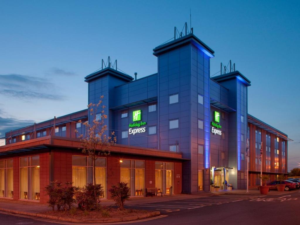 Apex Travel Club - ATC - Holiday Inn Express Oxford - Kassam Stadium