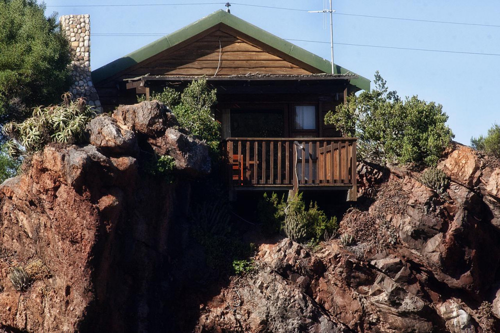 Apex Travel Club - ATC - Bergsig Guest Farm - Mountain Zebra Honeymoon Suite