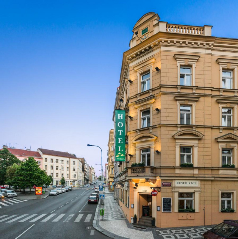 Apex Travel Club - ATC - Three Crowns Hotel