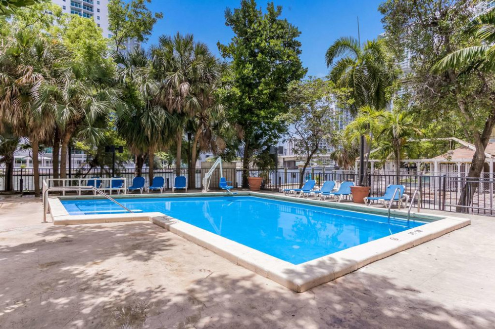 Apex Travel Club - ATC - Rodeway Inn & Suites