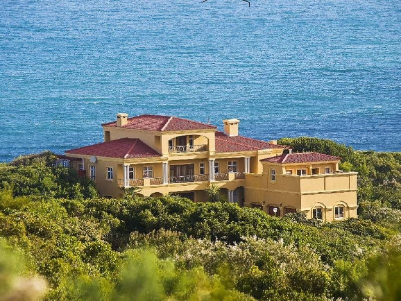 Apex Travel Club - ATC - Whale Tails Self Catering Beach Villa