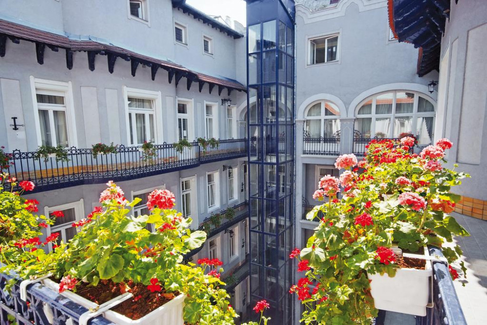 Apex Travel Club - ATC - Baross City Hotel
