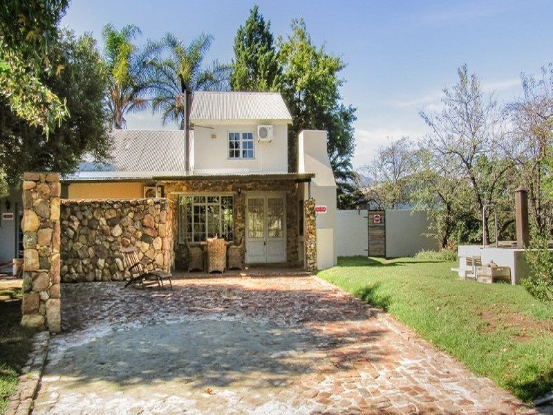 Apex Travel Club - ATC - Bergsicht Country Farm Cottages - African Delight Cottage