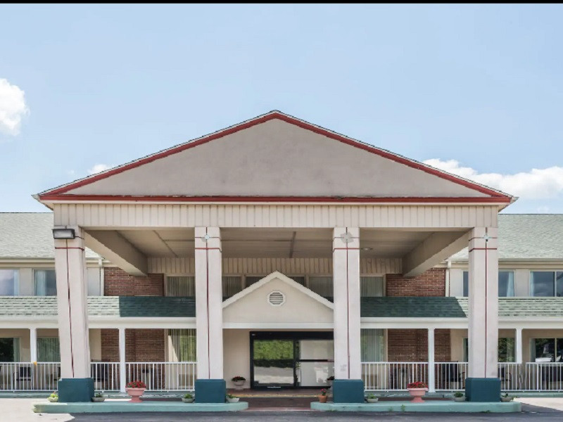 Apex Travel Club - ATC - Days Inn by Wyndham Columbus IN