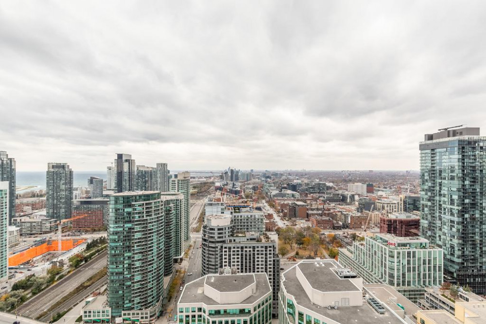 Apex Travel Club - ATC - Simply Comfort. Modern Downtown Apartment
