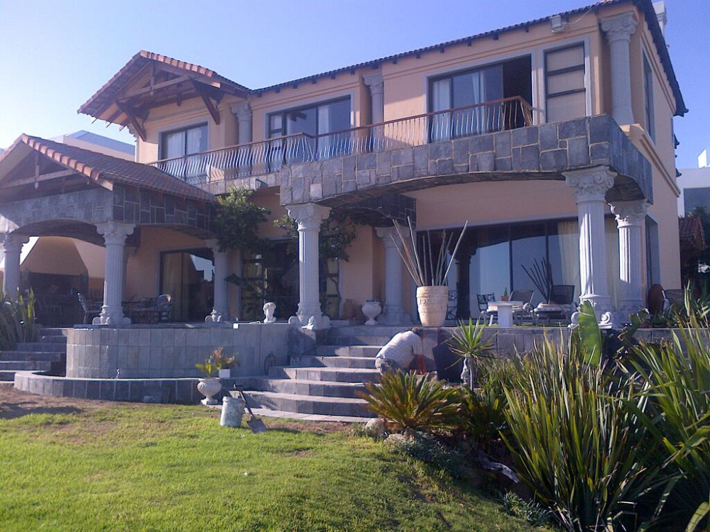 Apex Travel Club - ATC - Beachfront House