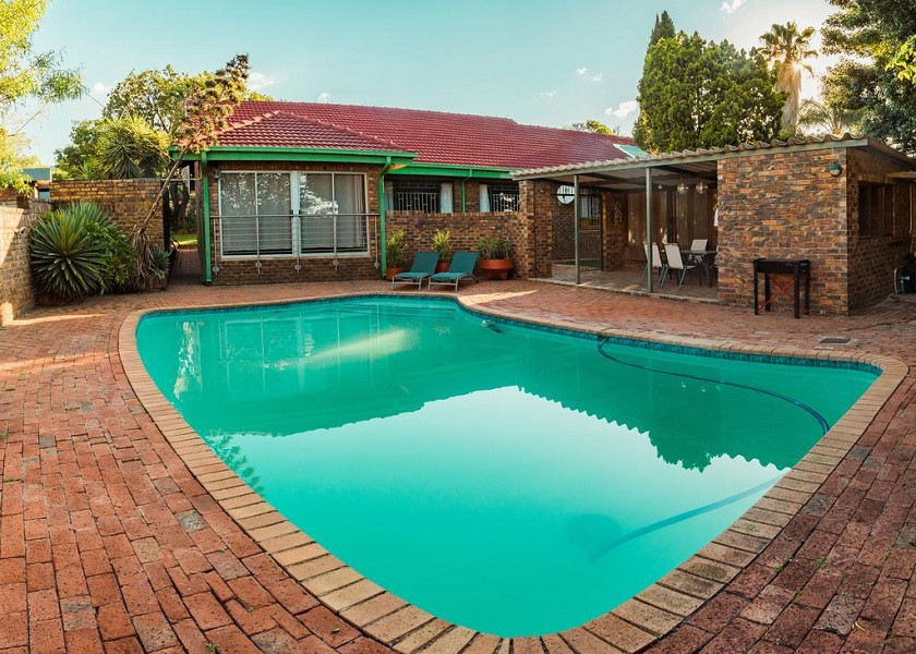 Apex Travel Club - ATC - Spacious Menlyn Maine Villa