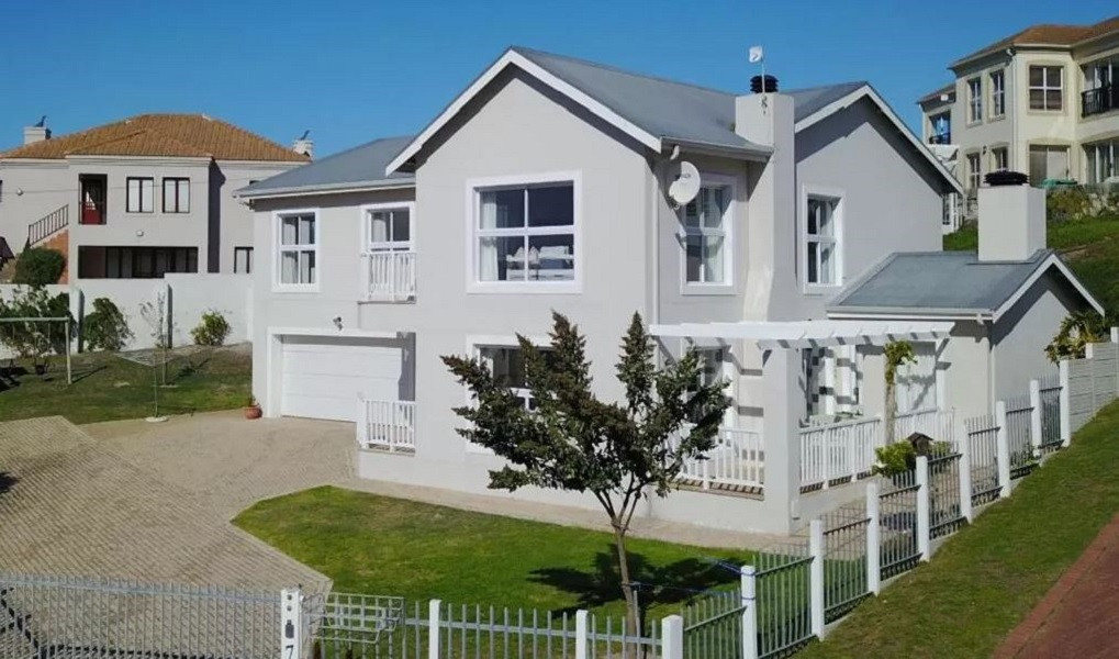 Apex Travel Club - ATC - Spacious Beach House