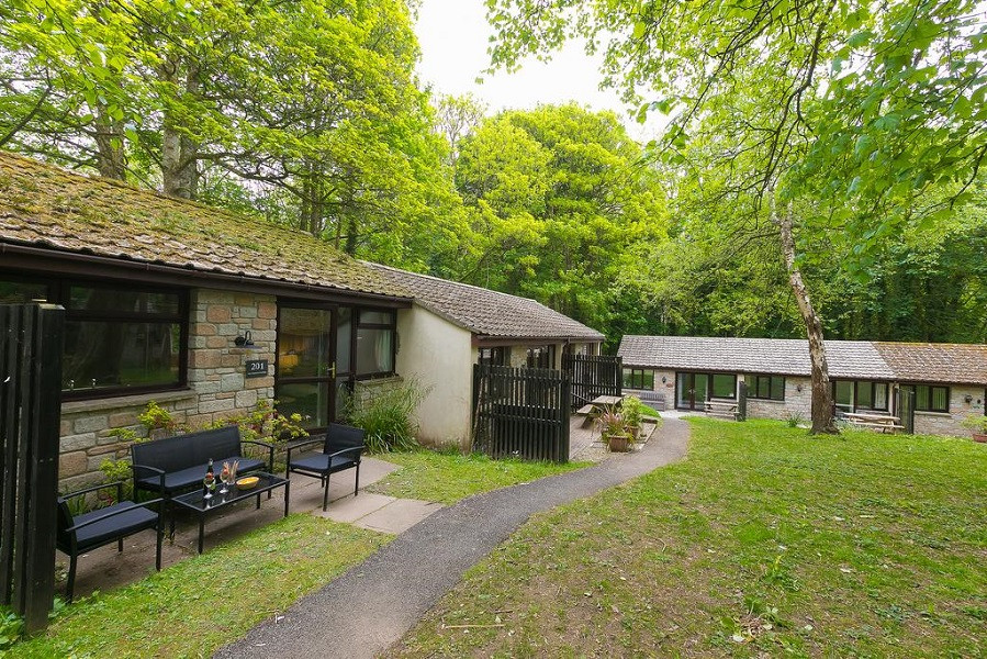 Apex Travel Club - ATC - Cosy Woodland Home