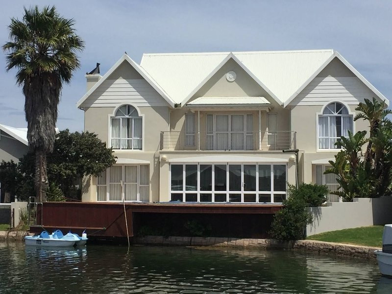 Apex Travel Club - ATC - Waterside Living - Marina Martinique 1404