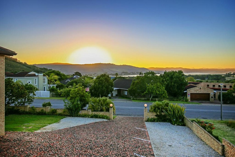 Apex Travel Club - ATC - Amber Guest Lodge