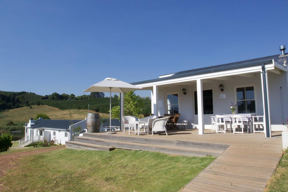 Apex Travel Club - ATC - Paul Wallace Wines & Cottages