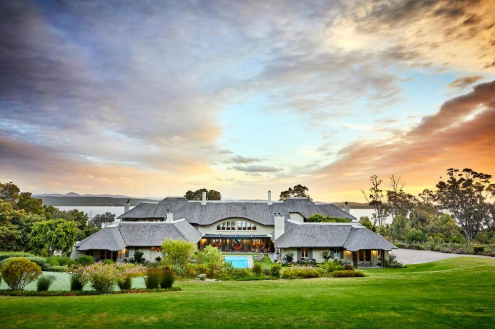 Apex Travel Club - ATC - The Thatch House Hermanus