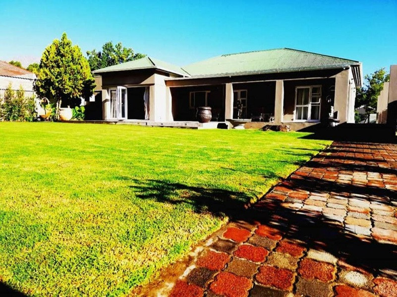 Apex Travel Club - ATC - Six on Reinecke Guesthouse