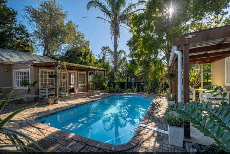 Apex Travel Club - ATC - Paradise in the City - Cottage One