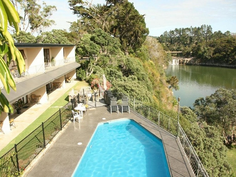 Apex Travel Club - ATC - Falls Motel & Waterfront Campground