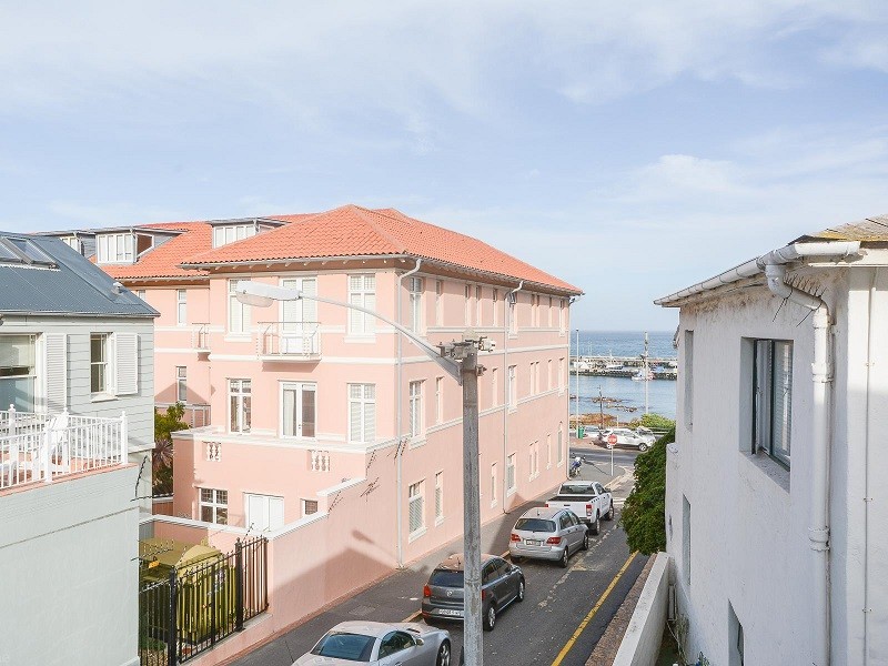 Apex Travel Club - ATC - Open Home - Sunny Windsor Apartment in Kalk Bay
