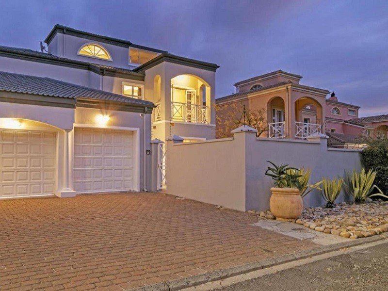 Apex Travel Club - ATC - Villa de la Mer Hout Bay Beachfront