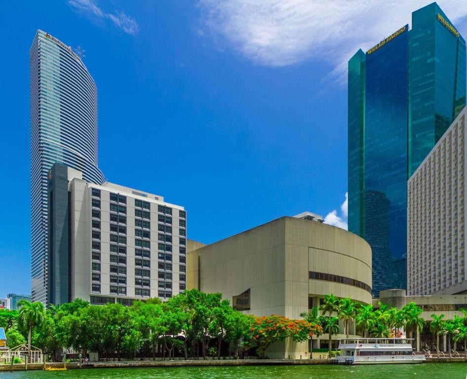 Apex Travel Club - ATC - Comfort Inn & Suites Downtown Brickell-Port of Miami