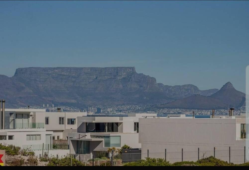 Apex Travel Club - ATC - Beachfront 3-bedroom with Robben Island views