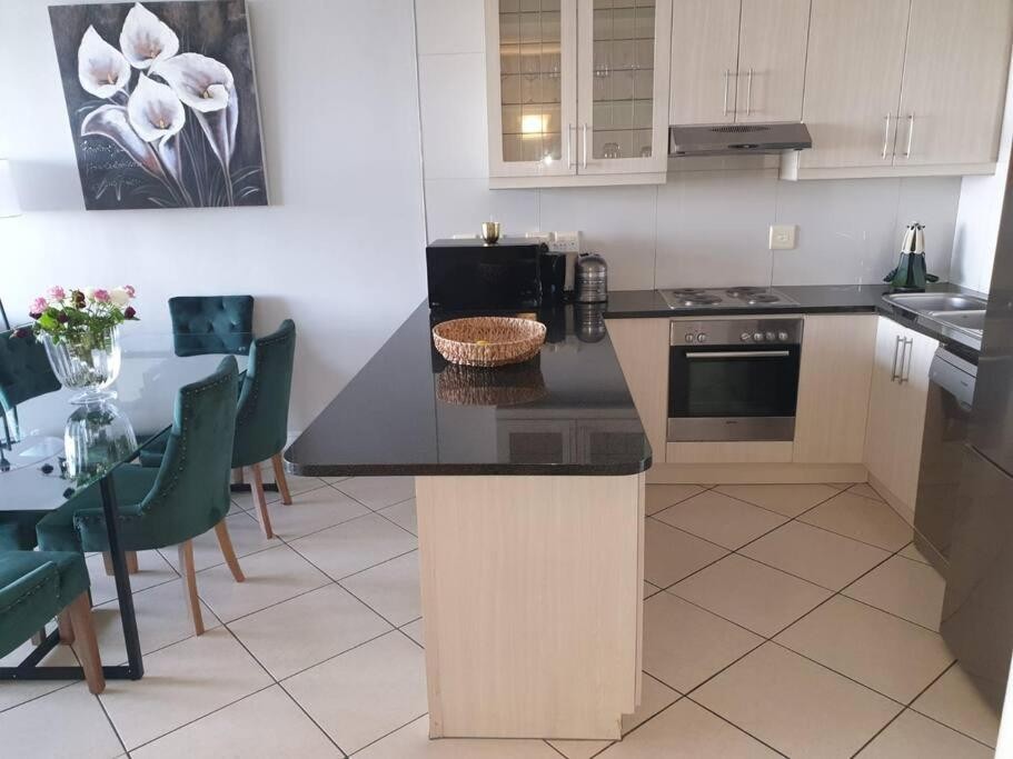 Apex Travel Club - ATC - Lark House, Peaceful Mountain Home with Ocean Views and Pow