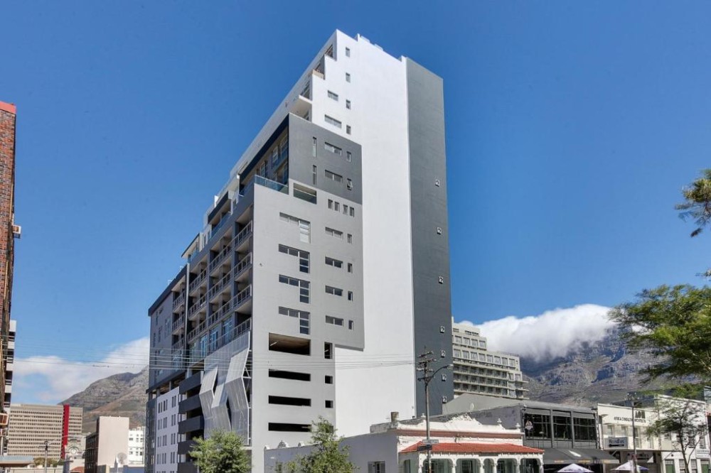 Apex Travel Club - ATC - Backup-Powered Colourfull City Balcony Apartment