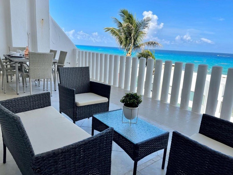 Apex Travel Club - ATC - Beachfront Residence with Pool & Stunning Views