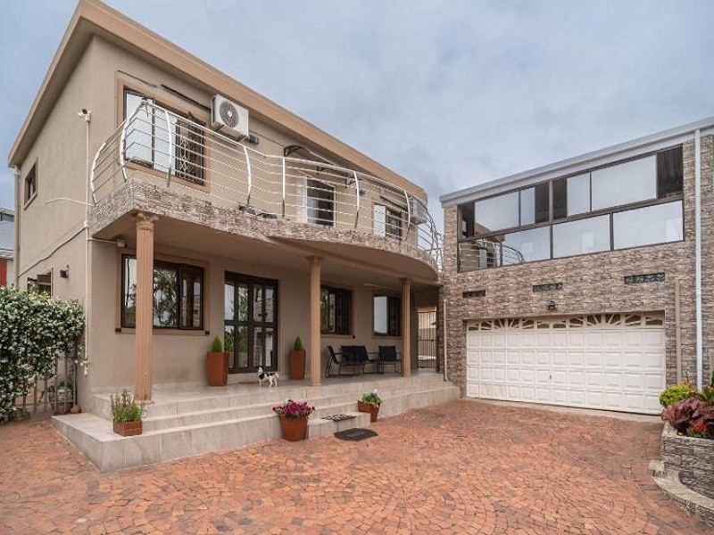 Apex Travel Club - ATC - 18 OnThorn-Four Bedroom House - Grid Tied 5kva Solar System