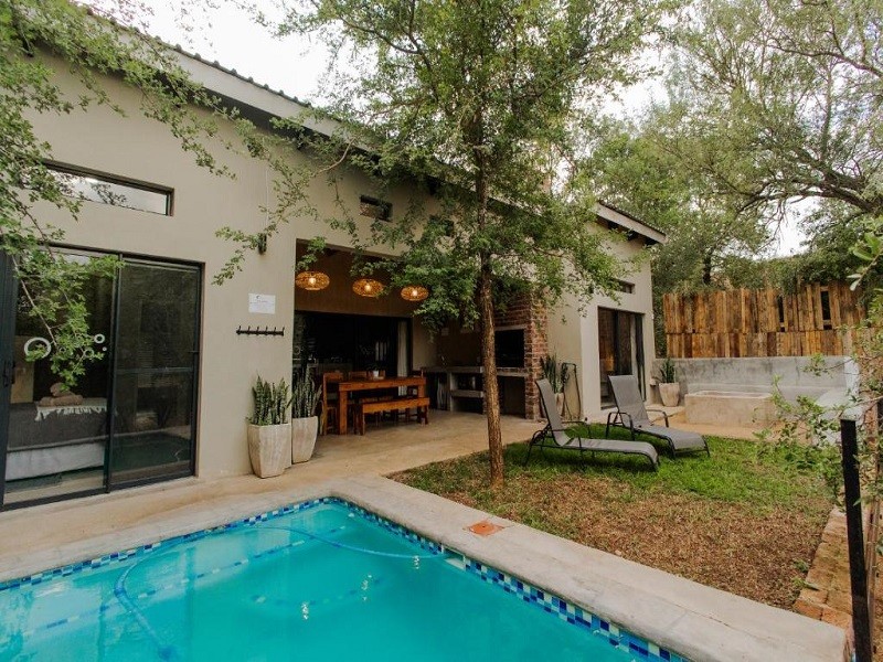 Apex Travel Club - ATC - Hyena Den - Marloth Park - Bird House