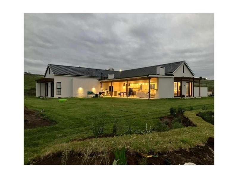 Apex Travel Club - ATC - Farm Style Country Home in Springval
