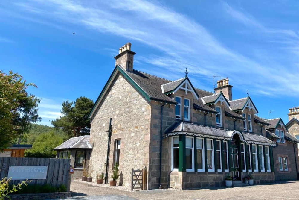 Apex Travel Club - ATC - Ravenscraig Guest House