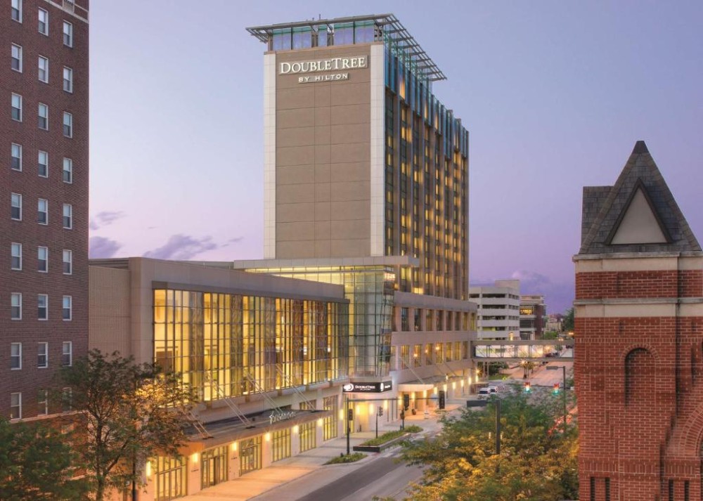 Apex Travel Club - ATC - DoubleTree by Hilton Hotel Cedar Rapids Convention Complex
